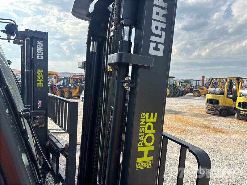 Clark S25D 4750 lb Pneumatic Tire Forklift Targoncák-Egyéb
