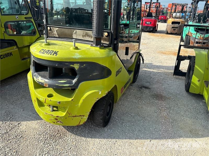 Clark S25D 4750 lb Pneumatic Tire Forklift Targoncák-Egyéb