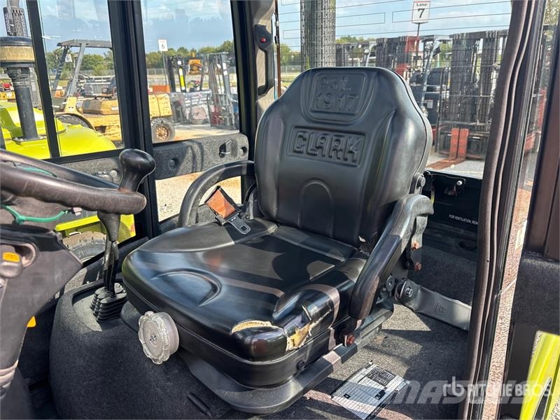 Clark S25D 4750 lb Pneumatic Tire Forklift Targoncák-Egyéb