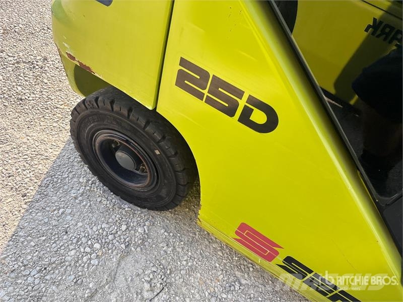 Clark S25D 4750 lb Pneumatic Tire Forklift Targoncák-Egyéb
