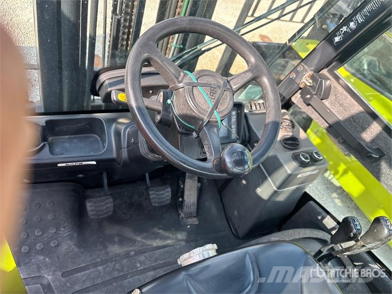 Clark S25D 4750 lb Pneumatic Tire Forklift Targoncák-Egyéb