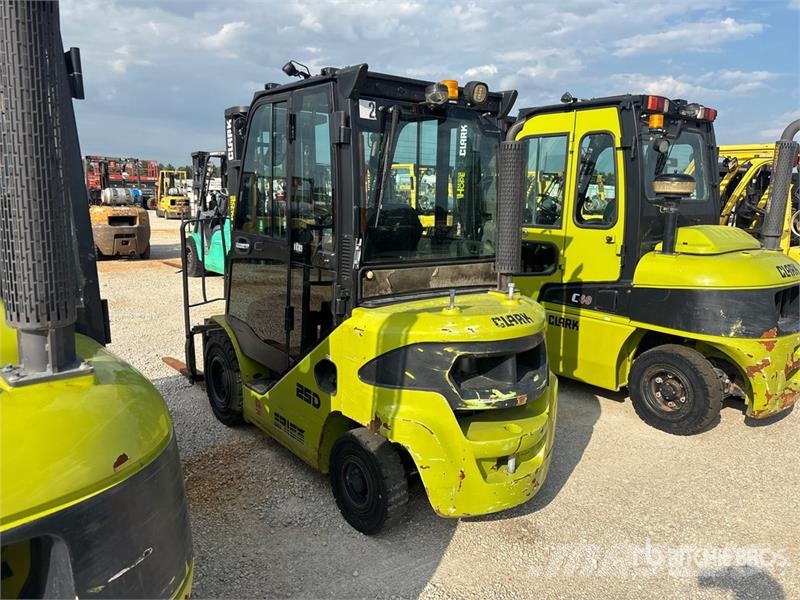 Clark S25D 4750 lb Pneumatic Tire Forklift Targoncák-Egyéb