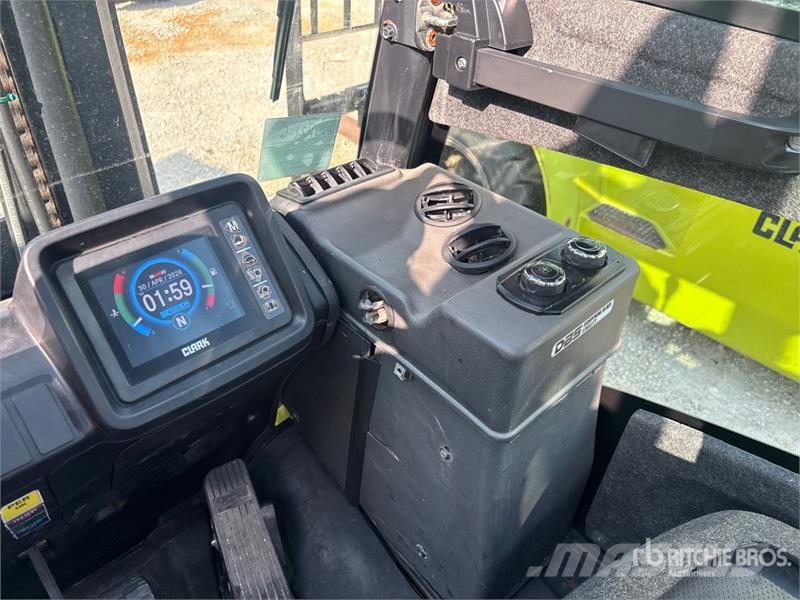 Clark S25D 4750 lb Pneumatic Tire Forklift Targoncák-Egyéb