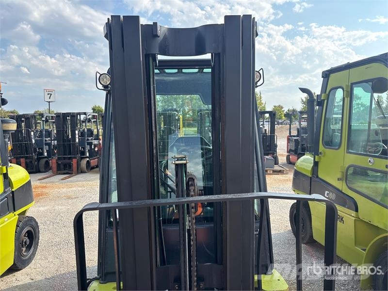 Clark S25D 4750 lb Pneumatic Tire Forklift Targoncák-Egyéb
