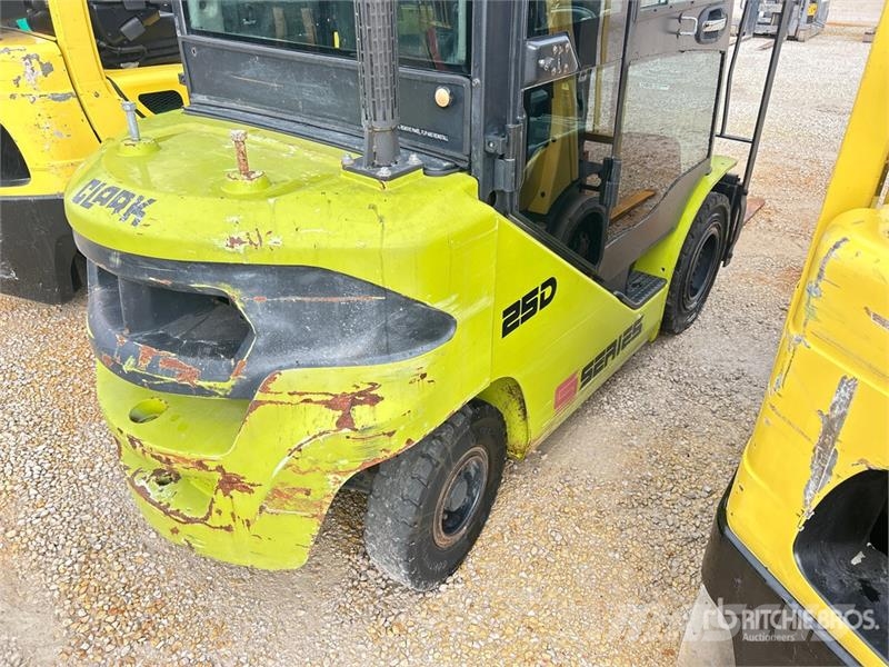 Clark S25D 5000 lb Pneumatic Tire Forklift Gaffeltrucker - Annet