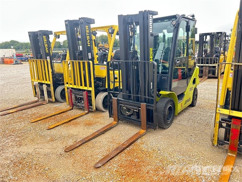 Clark S25D 5000 lb Pneumatic Tire Forklift Gaffeltrucker - Annet