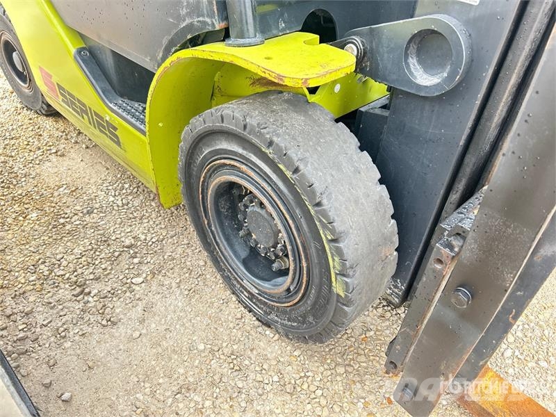 Clark S25D 5000 lb Pneumatic Tire Forklift Gaffeltrucker - Annet