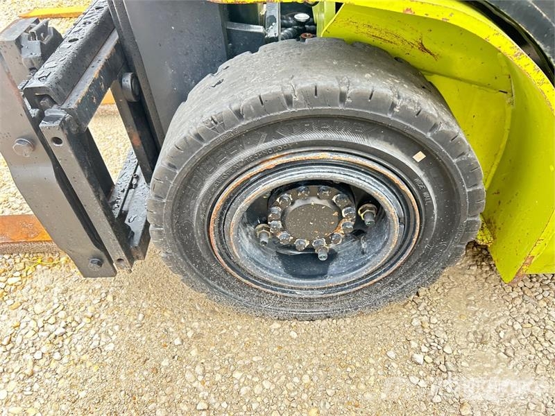 Clark S25D 5000 lb Pneumatic Tire Forklift Gaffeltrucker - Annet