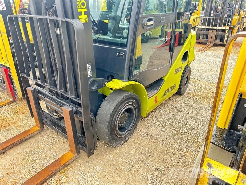 Clark S25D 5000 lb Pneumatic Tire Forklift Gaffeltrucker - Annet