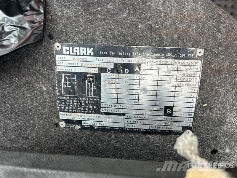 Clark S25D 5000 lb Pneumatic Tire Forklift Gaffeltrucker - Annet