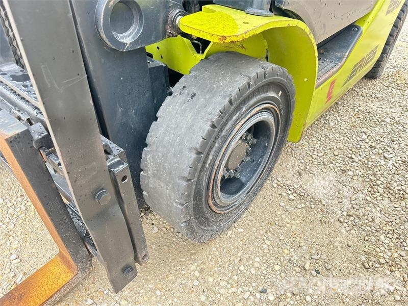 Clark S25D 5000 lb Pneumatic Tire Forklift Gaffeltrucker - Annet