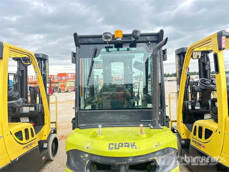 Clark S25D 5000 lb Pneumatic Tire Forklift Gaffeltrucker - Annet