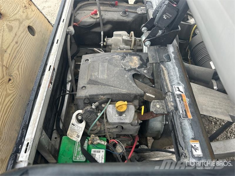 Club Car Carryall 1500 4x4 Utility Vehicle ماكينات منفعة عامة