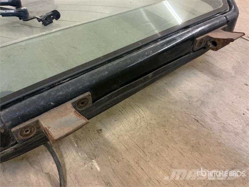 Compact Track Loader Door - Fits Cat 247 مكونات أخرى