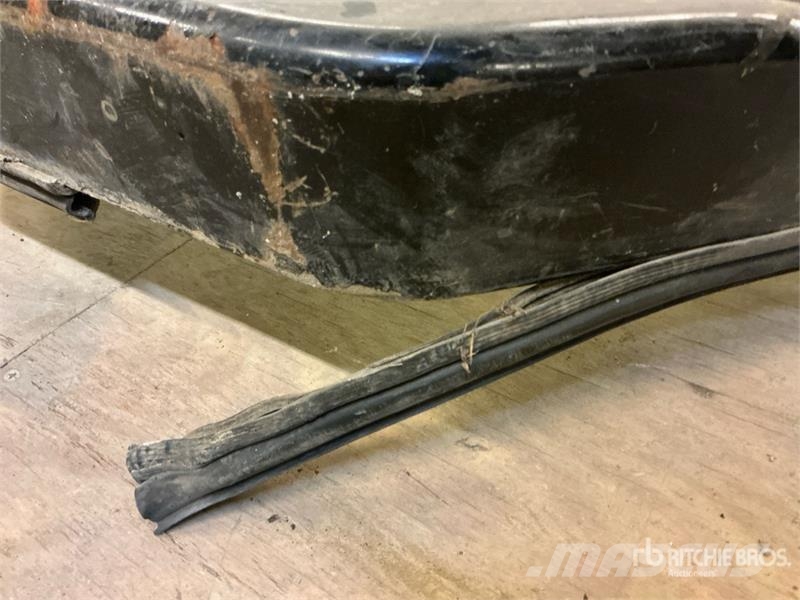  Compact Track Loader Door - Fits Cat 247 Andre komponenter