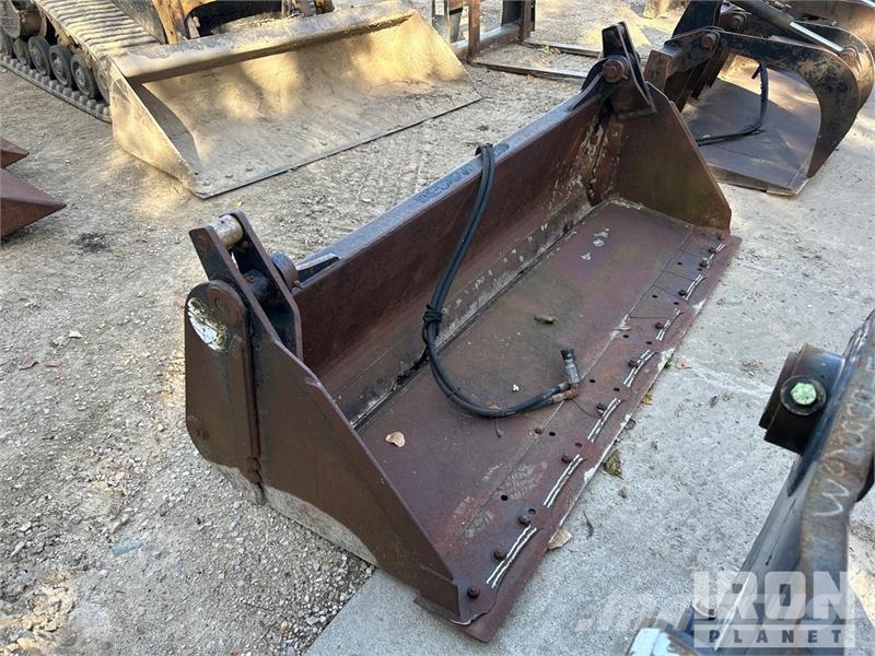 Construction Attachments 4 to 1 79 in 4 into 1 S Buckets