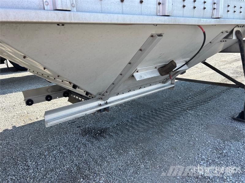 Cornhusker 43 ft T/A Bottom Grain Trailer Graantransportwagen
