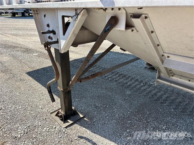 Cornhusker 43 ft T/A Bottom Grain Trailer Graantransportwagen
