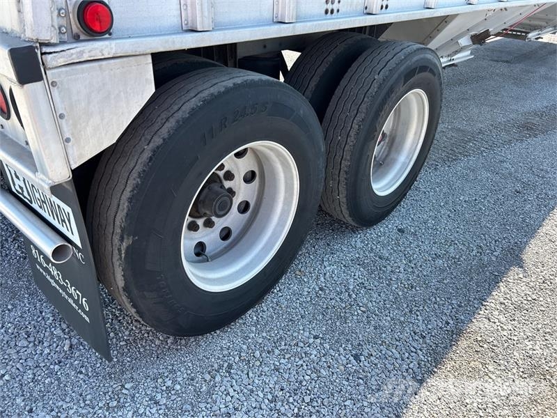 Cornhusker 43 ft T/A Bottom Grain Trailer Graantransportwagen