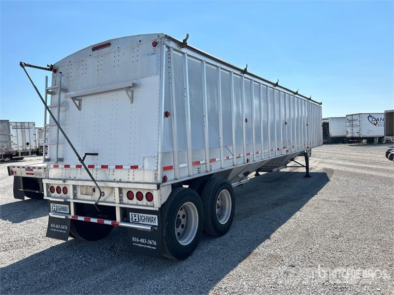 Cornhusker 43 ft T/A Bottom Grain Trailer Graantransportwagen