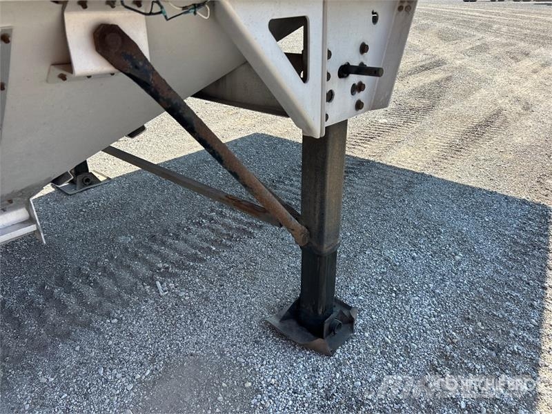 Cornhusker 43 ft T/A Bottom Grain Trailer Graantransportwagen