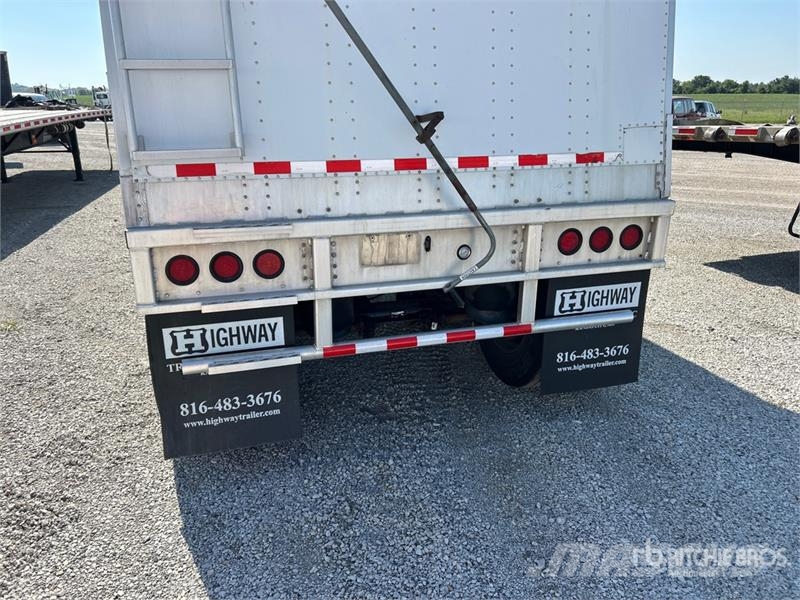 Cornhusker 43 ft T/A Bottom Grain Trailer Graantransportwagen
