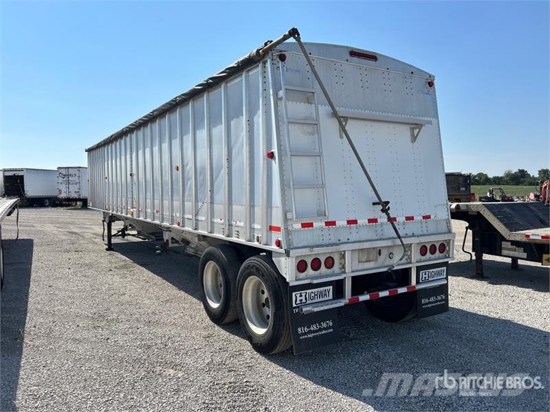 Cornhusker 43 ft T/A Bottom Grain Trailer Graantransportwagen