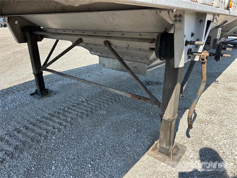 Cornhusker 43 ft T/A Bottom Grain Trailer Graantransportwagen