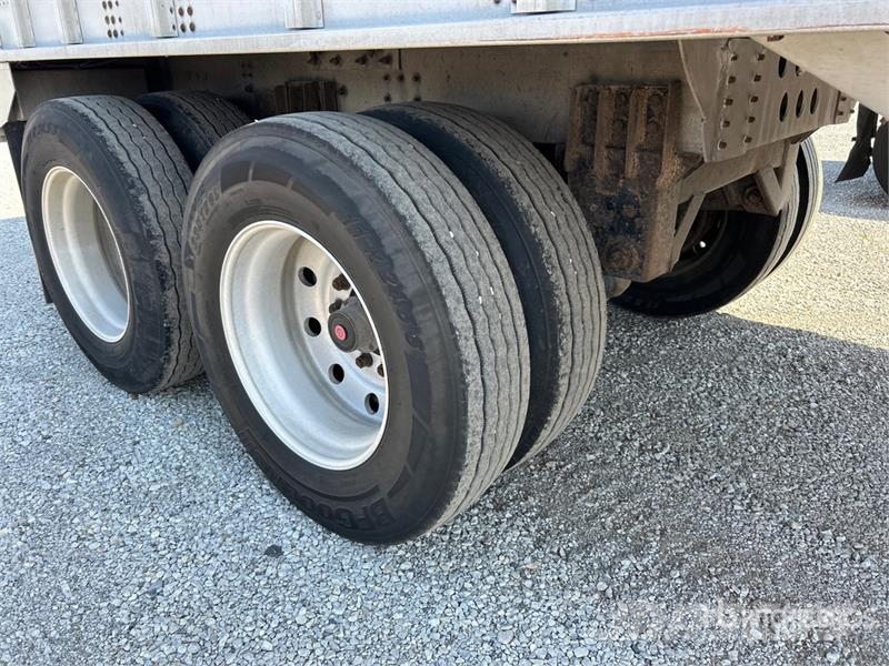 Cornhusker 43 ft T/A Bottom Grain Trailer Graantransportwagen
