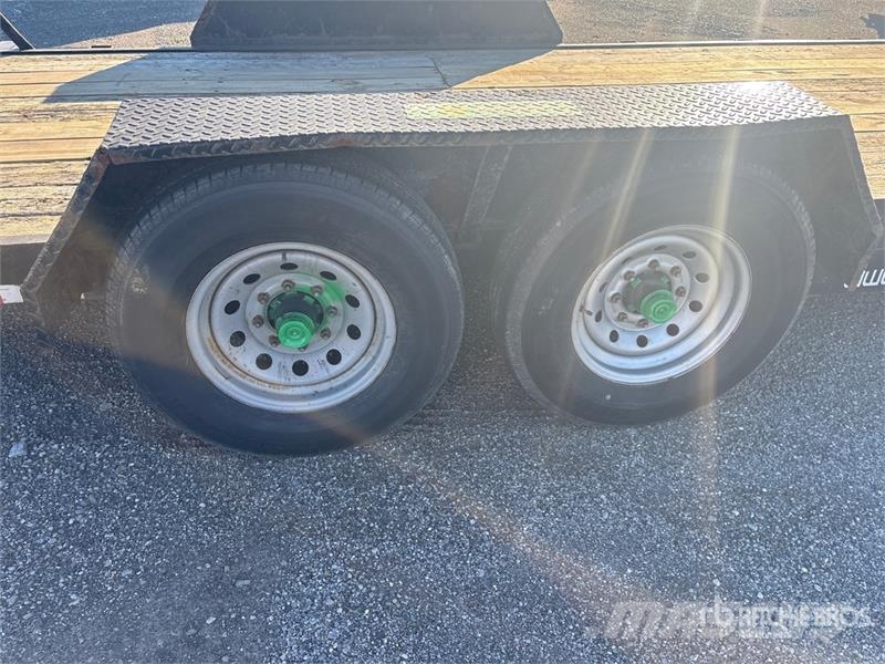 Coyote CS718 18 ft T/A Equipment Trailer Remolques para transporte de vehículos