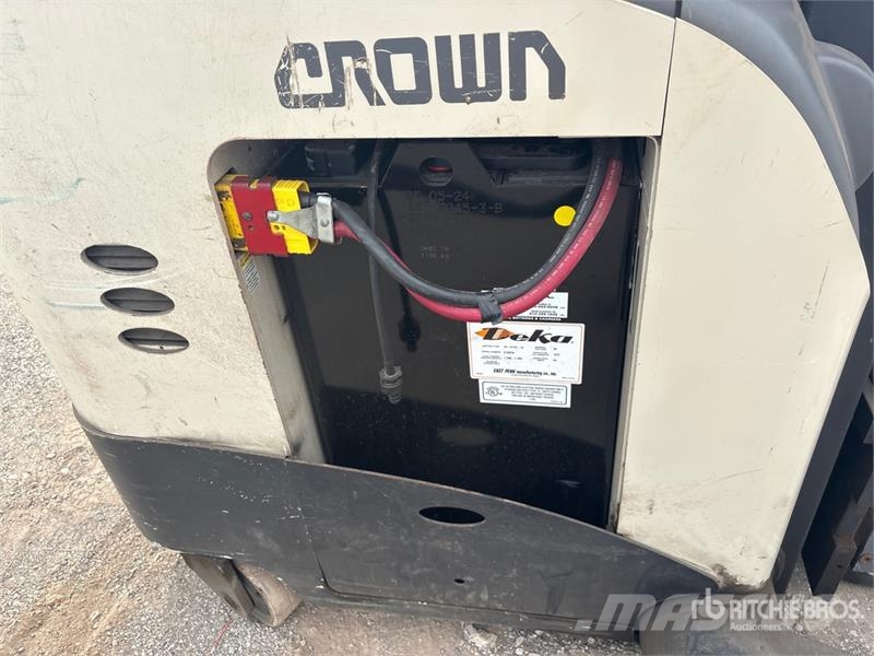 Crown RR 5200 Series 8660 lb Reach Truck 前移式叉车