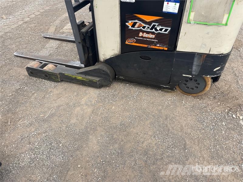 Crown RR 5200 Series 8660 lb Reach Truck 前移式叉车