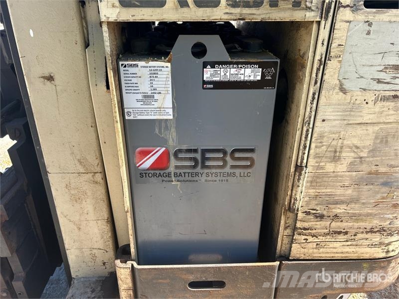 Crown RR3010-35 3500 lb Reach Truck Skyvemasttruck