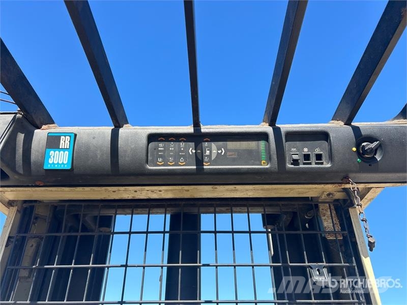 Crown RR3010-35 3500 lb Reach Truck Skyvemasttruck