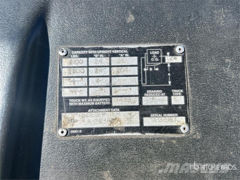 Crown RR3010-35 3500 lb Reach Truck Skyvemasttruck