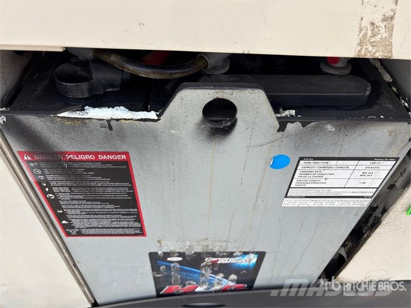 Crown RR5225-45 4500 lb Reach Truck Reach truck