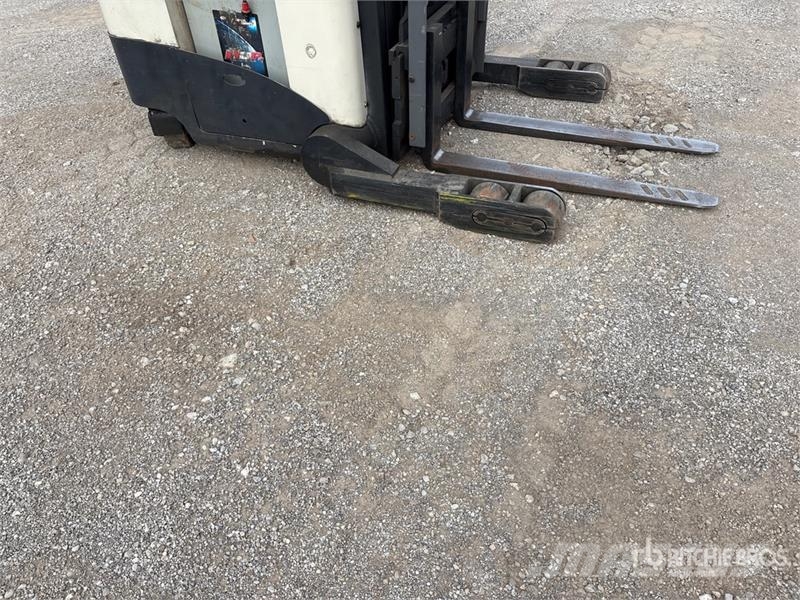 Crown RR5225-45 4500 lb Reach Truck Reach truck