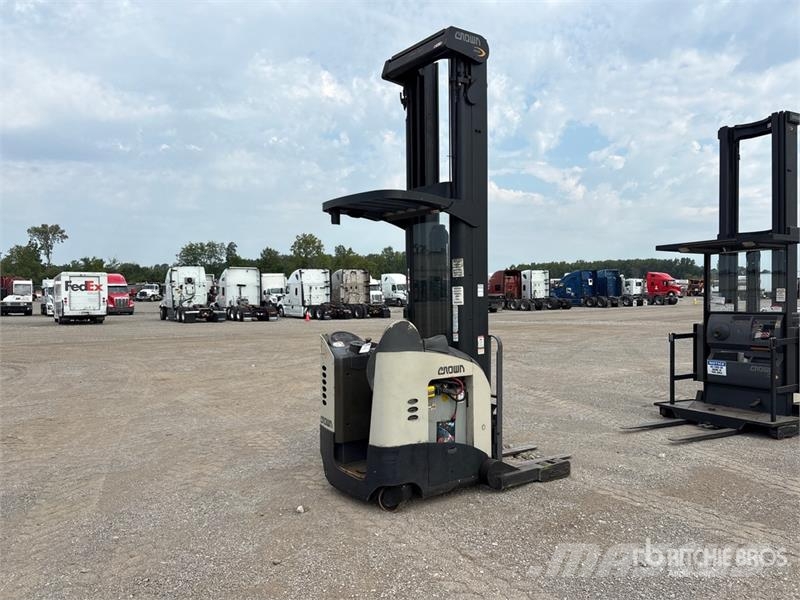 Crown RR5225-45 4500 lb Reach Truck Reach truck