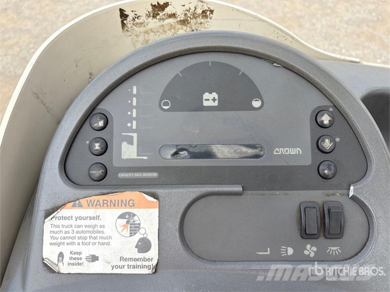 Crown RR5225-45 4500 lb Reach Truck Reach truck