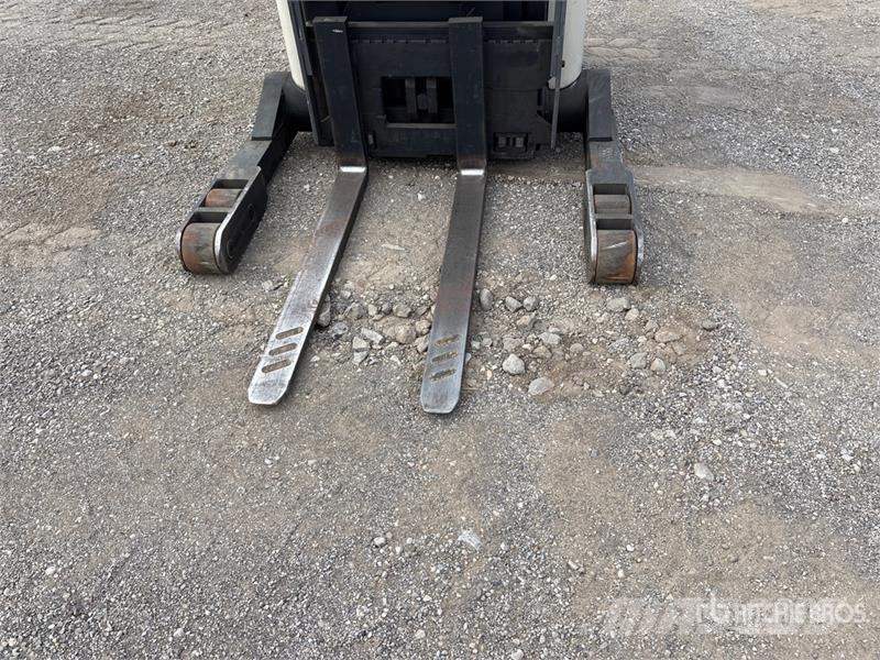 Crown RR5225-45 4500 lb Reach Truck Reach truck