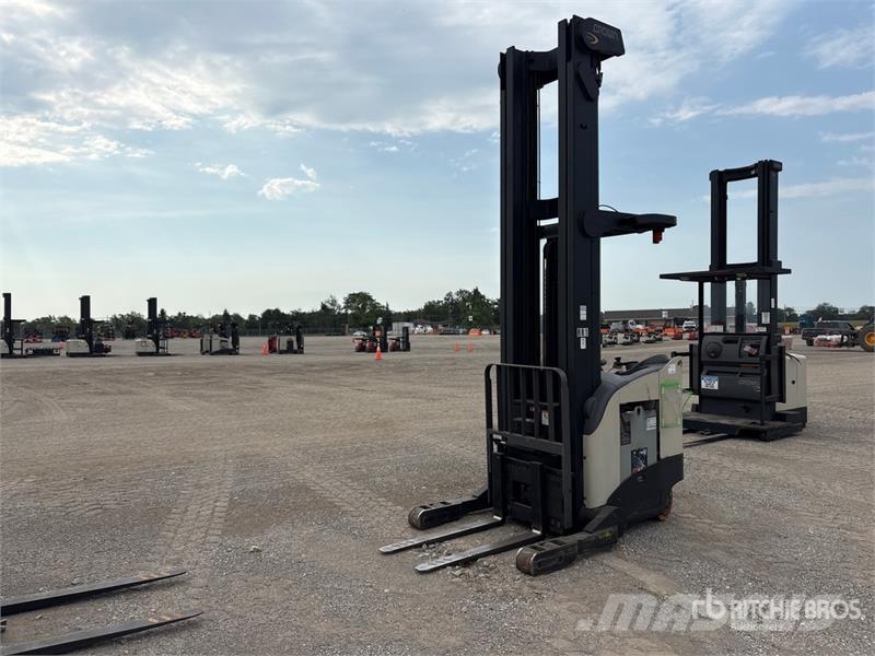 Crown RR5225-45 4500 lb Reach Truck Reach truck