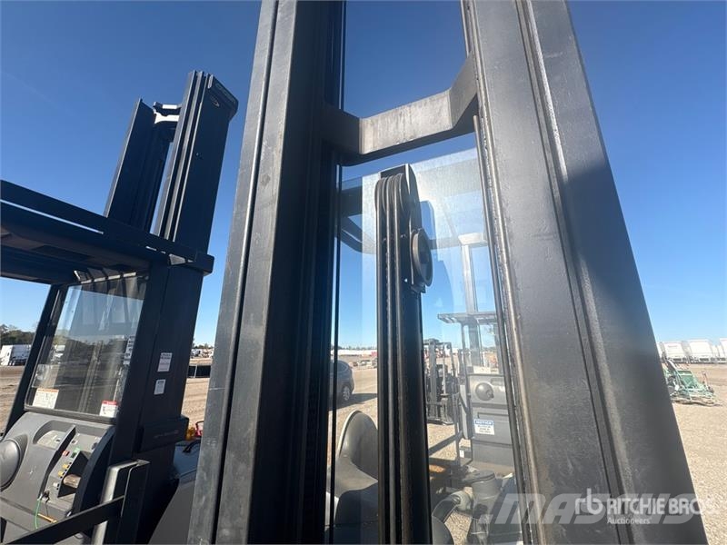 Crown RR5225-45 8660 lb Order Picker Middelsløftende plukketruck