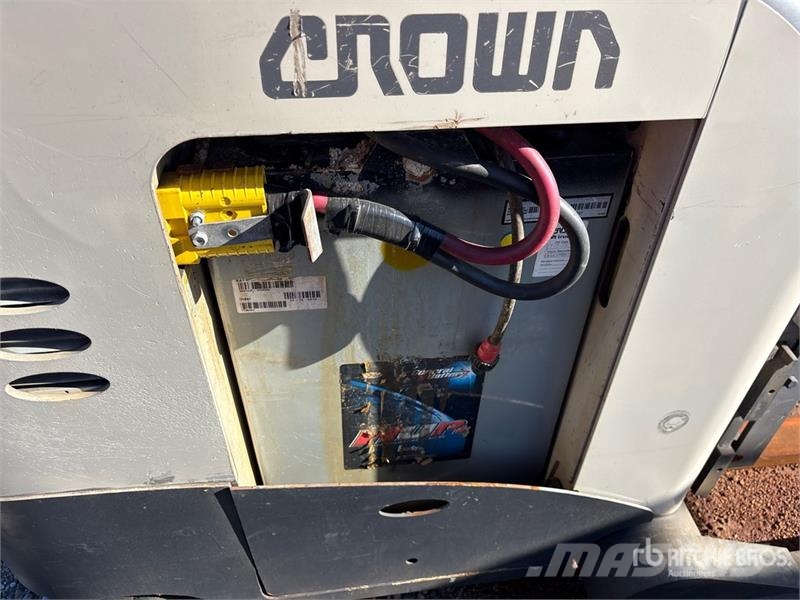 Crown RR5225-45 8660 lb Order Picker Middelsløftende plukketruck