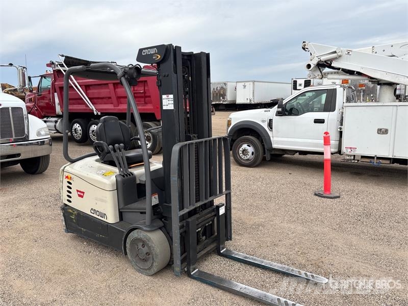 Crown SC 2250 lb Electric Forklift El gaffeltrucks