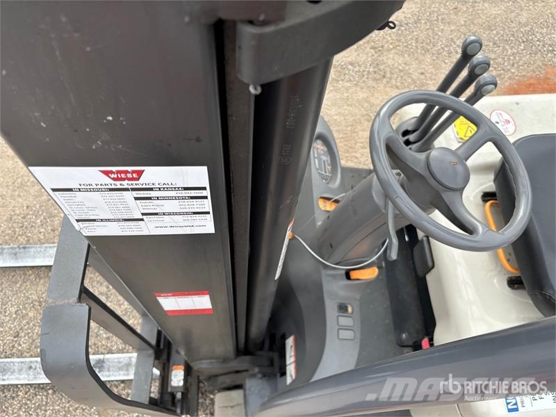 Crown SC 2250 lb Electric Forklift El gaffeltrucks