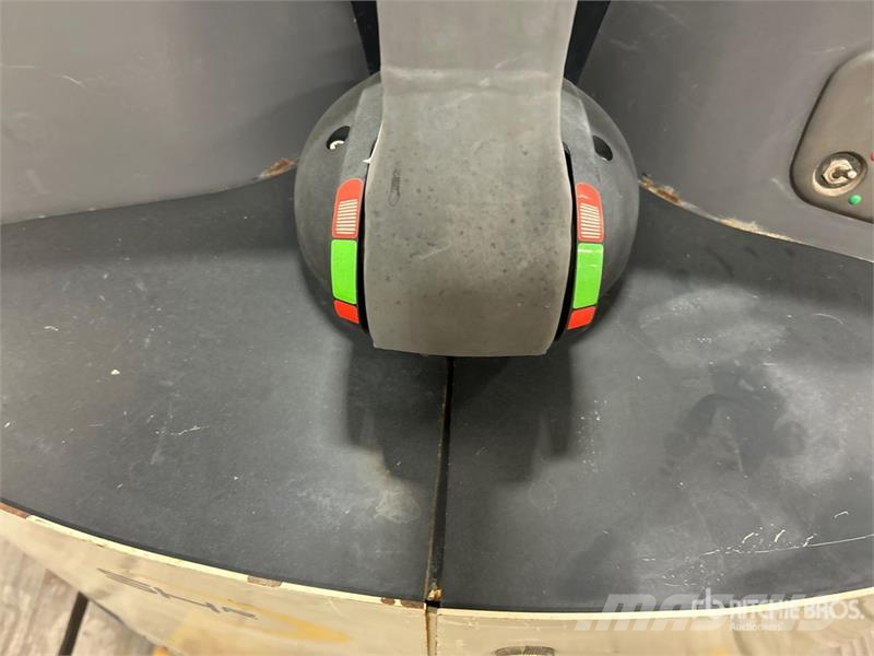Crown SHR5540-35 3150 lb Walk-Behind Electric Stacker شاحنات مناولة ذاتية الدفع