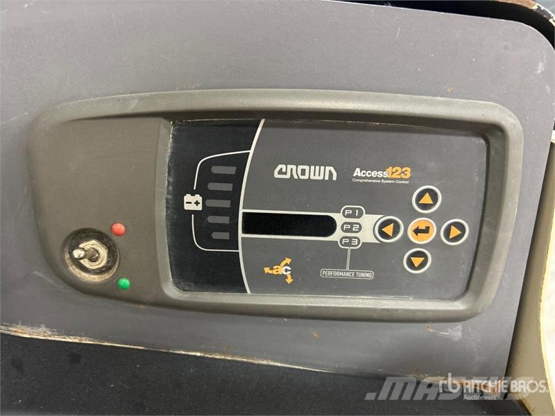 Crown SHR5540-35 3150 lb Walk-Behind Electric Stacker شاحنات مناولة ذاتية الدفع