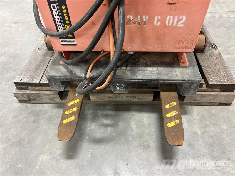 Crown SHR5540-35 3150 lb Walk-Behind Electric Stacker شاحنات مناولة ذاتية الدفع