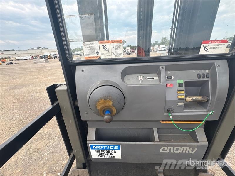 Crown SP3450H-30 3000 lb Order Picker Välitasokeräilytrukit