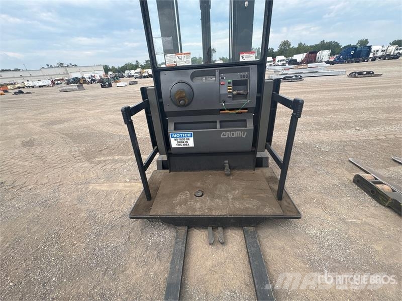 Crown SP3450H-30 3000 lb Order Picker Välitasokeräilytrukit